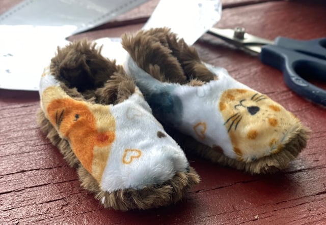 VIDEO: How to Sew a Super Comfy Pair of Slippers (Adult and Kids Minky Fabric Slipper Tutorials)